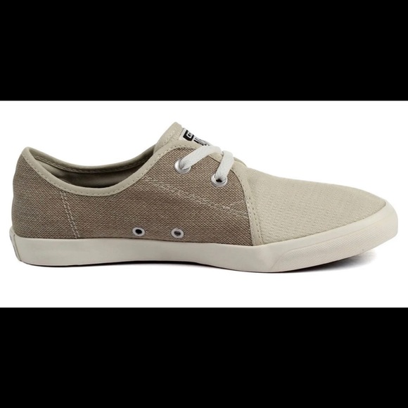 Converse - Picture 3 of 3